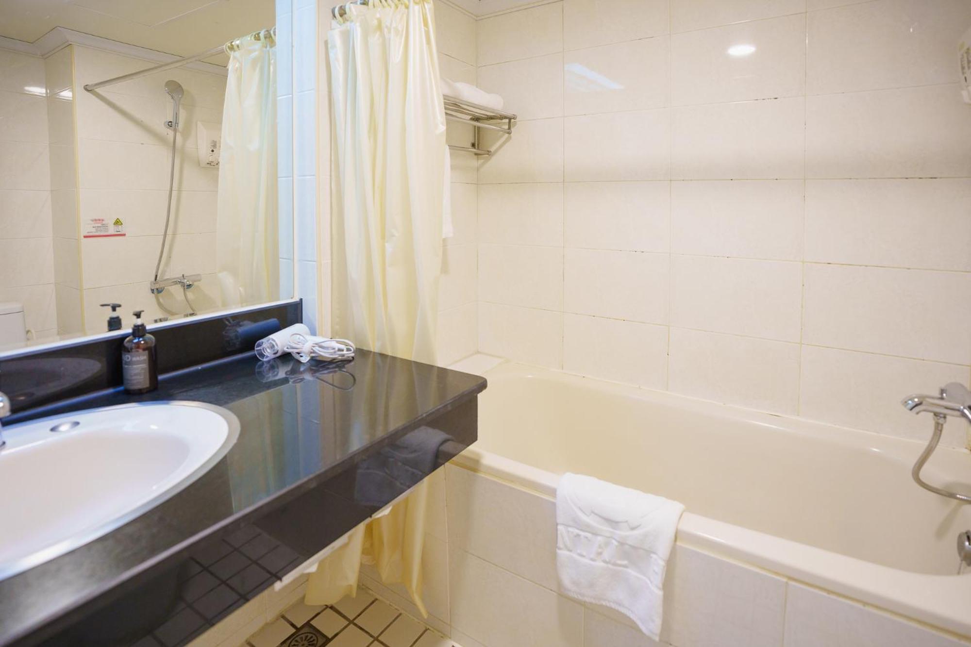 Oriental Hotel Đài Nam Ngoại thất bức ảnh