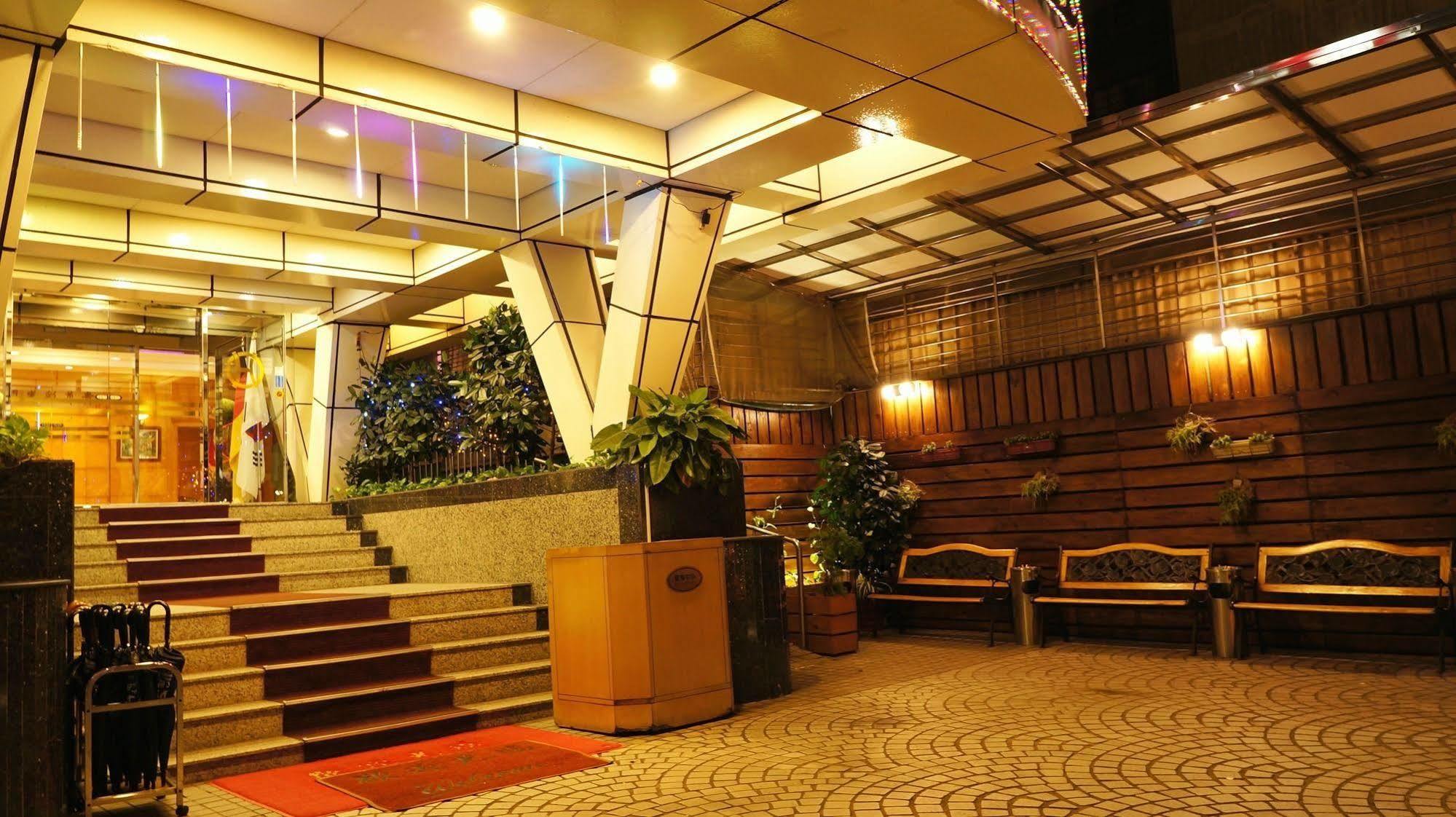 Oriental Hotel Đài Nam Ngoại thất bức ảnh