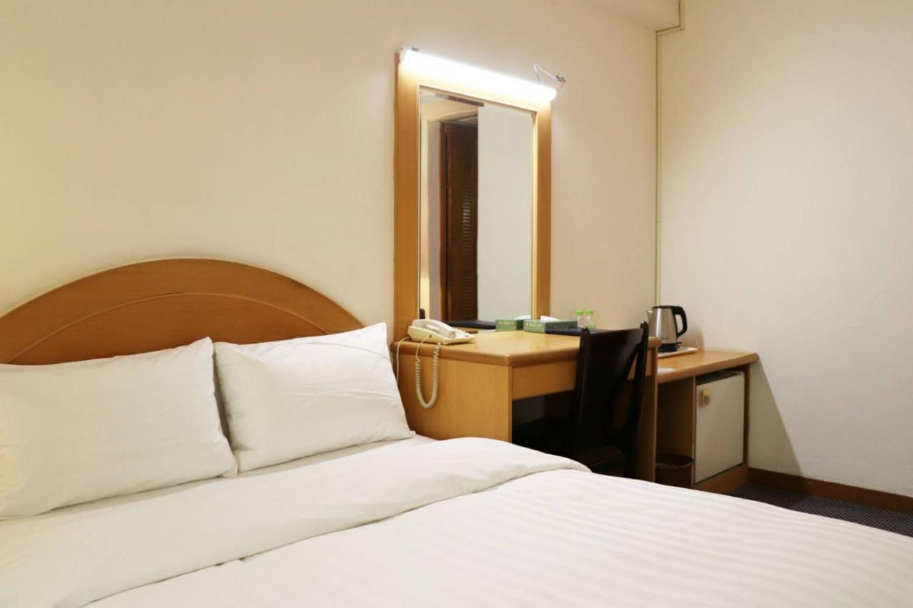 Oriental Hotel Đài Nam Ngoại thất bức ảnh